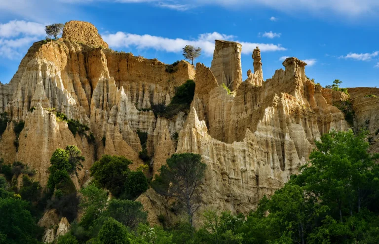 Les Orgues d&rsquo;Ille-sur-Têt, la Cappadoce catalane à visiter près de Perpignan.
